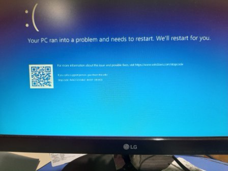 Your PC ran into a problem and needs to restart. Well restart for you 1